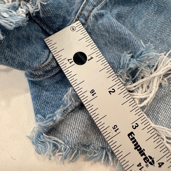 Levi's 501 Original Fit Mid-Rise Distressed Cut-Off Shorts Sz 27 Whiskers Fade - Picture 4 of 9